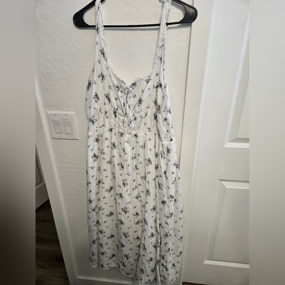American Eagle Outfitters White Floral Maxi Dress